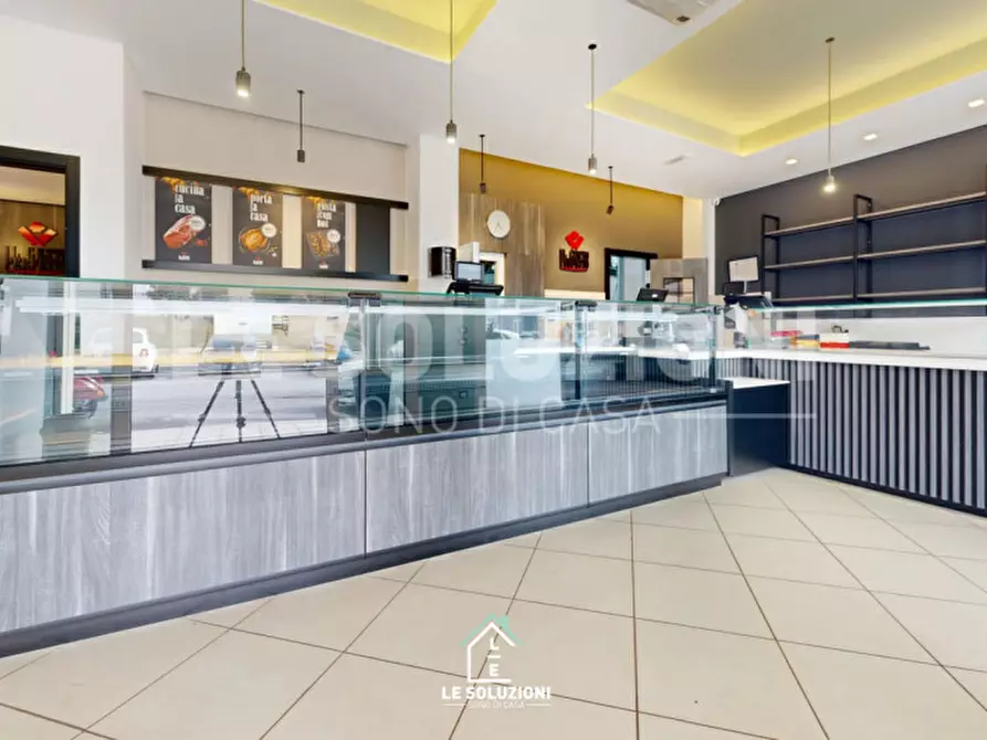 Immagine 3 di Attività commerciale in vendita  in Via Pietro Simone 17 a Castellana Grotte
