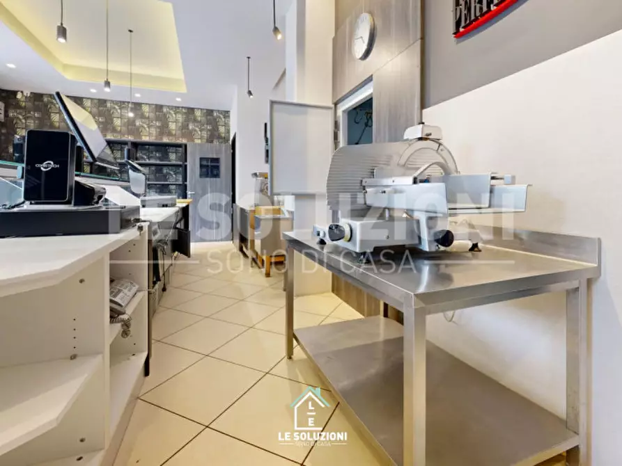 Immagine 5 di Attività commerciale in vendita  in Via Pietro Simone 17 a Castellana Grotte