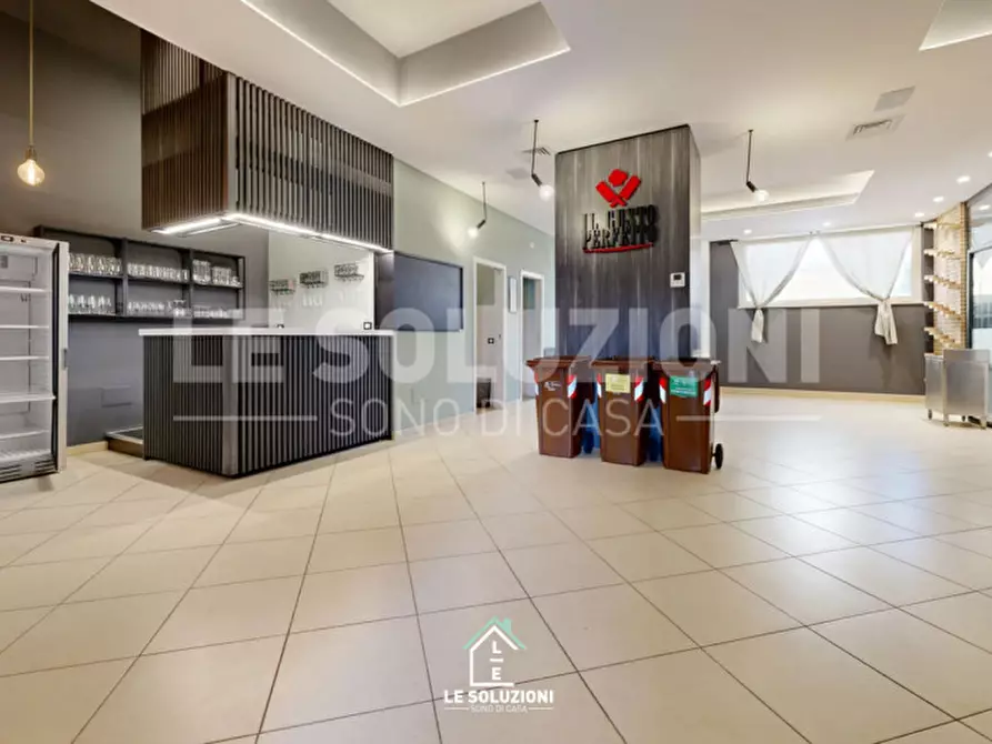 Immagine 9 di Attività commerciale in vendita  in Via Pietro Simone 17 a Castellana Grotte