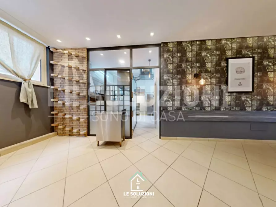 Immagine 10 di Attività commerciale in vendita  in Via Pietro Simone 17 a Castellana Grotte