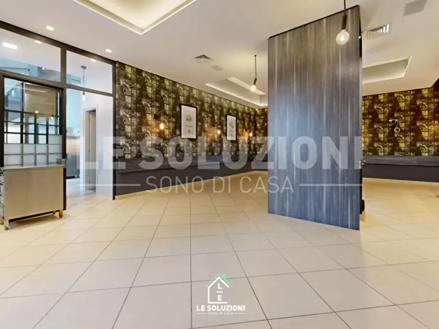 Immagine 11 di Attività commerciale in vendita  in Via Pietro Simone 17 a Castellana Grotte