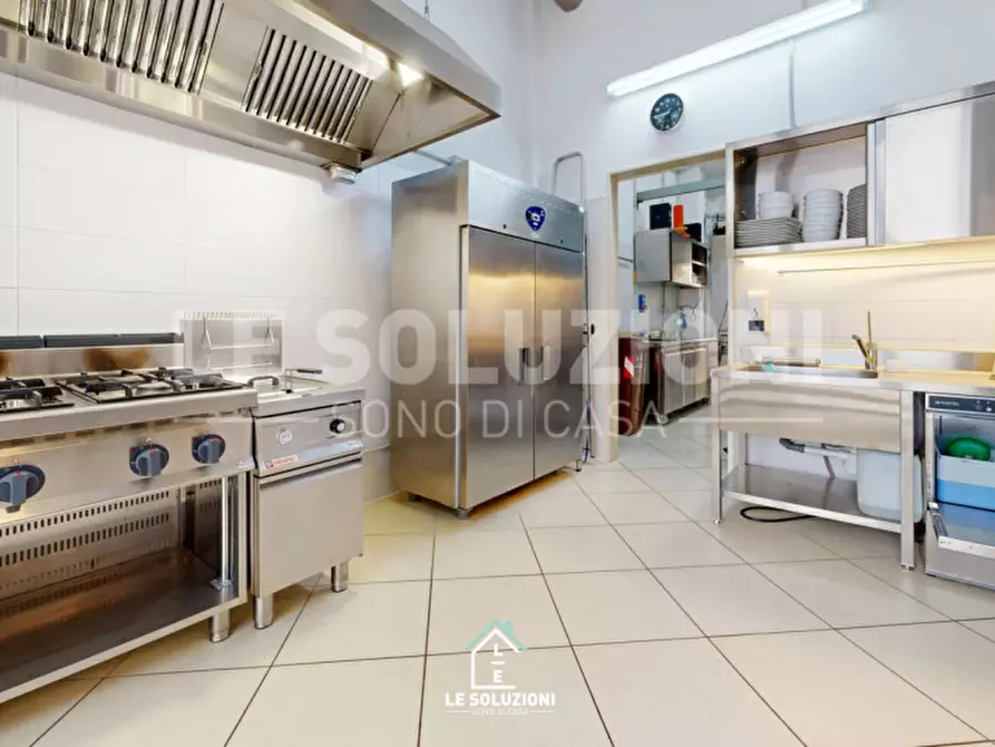 Immagine 13 di Attività commerciale in vendita  in Via Pietro Simone 17 a Castellana Grotte