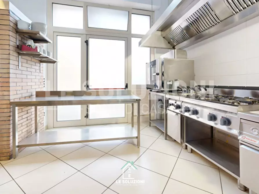 Immagine 15 di Attività commerciale in vendita  in Via Pietro Simone 17 a Castellana Grotte