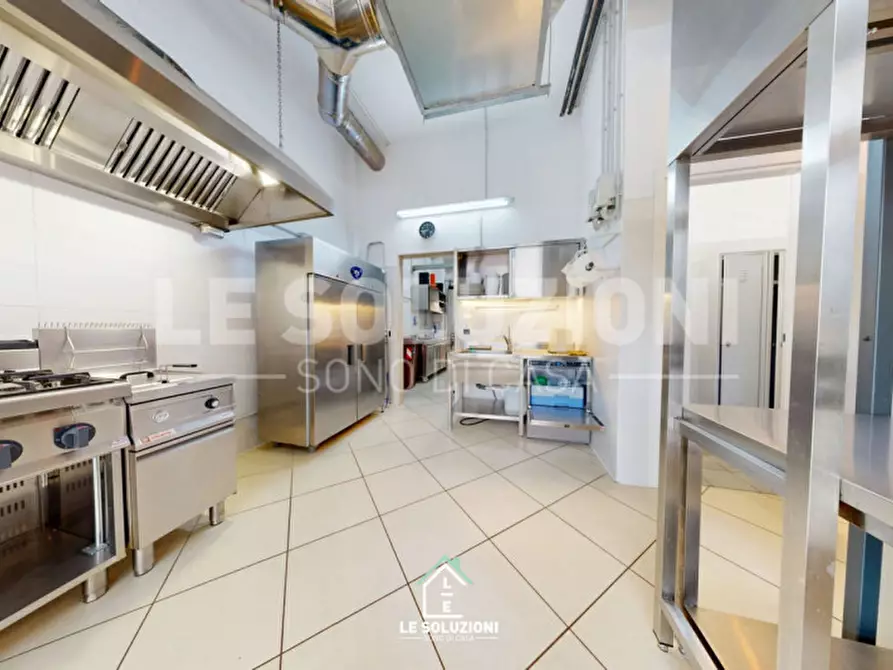 Immagine 17 di Attività commerciale in vendita  in Via Pietro Simone 17 a Castellana Grotte