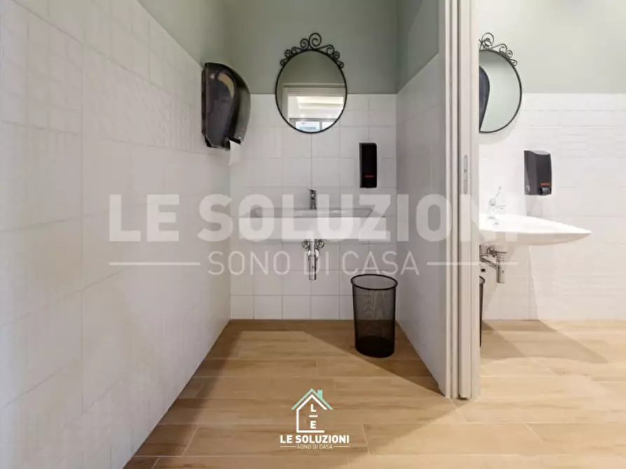 Immagine 20 di Attività commerciale in vendita  in Via Pietro Simone 17 a Castellana Grotte