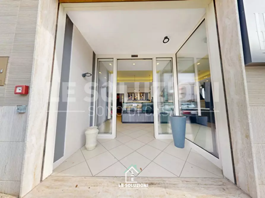 Immagine 21 di Attività commerciale in vendita  in Via Pietro Simone 17 a Castellana Grotte