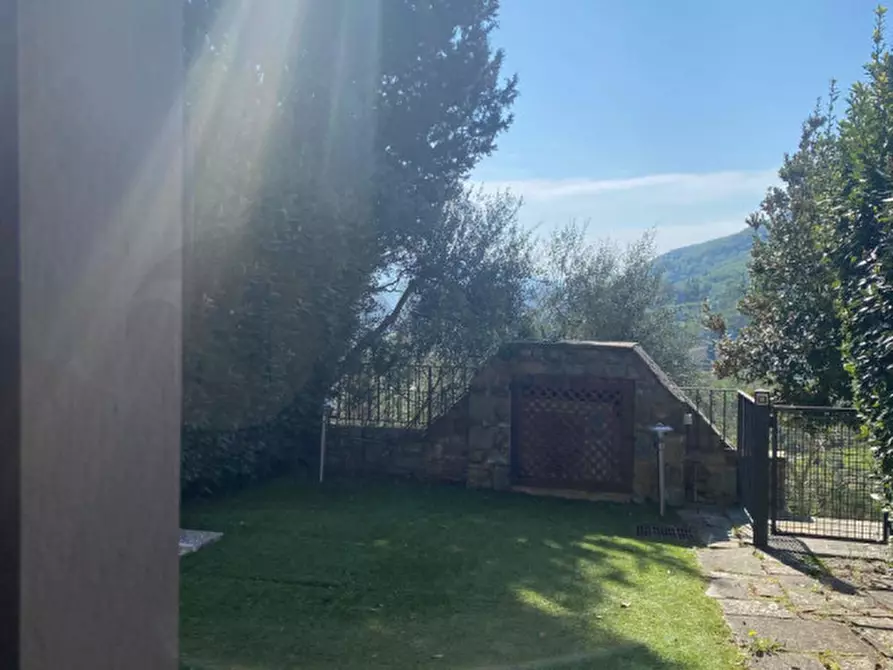 Immagine 18 di Villa in vendita  in VIA DI GRICIGLIANO a Pontassieve