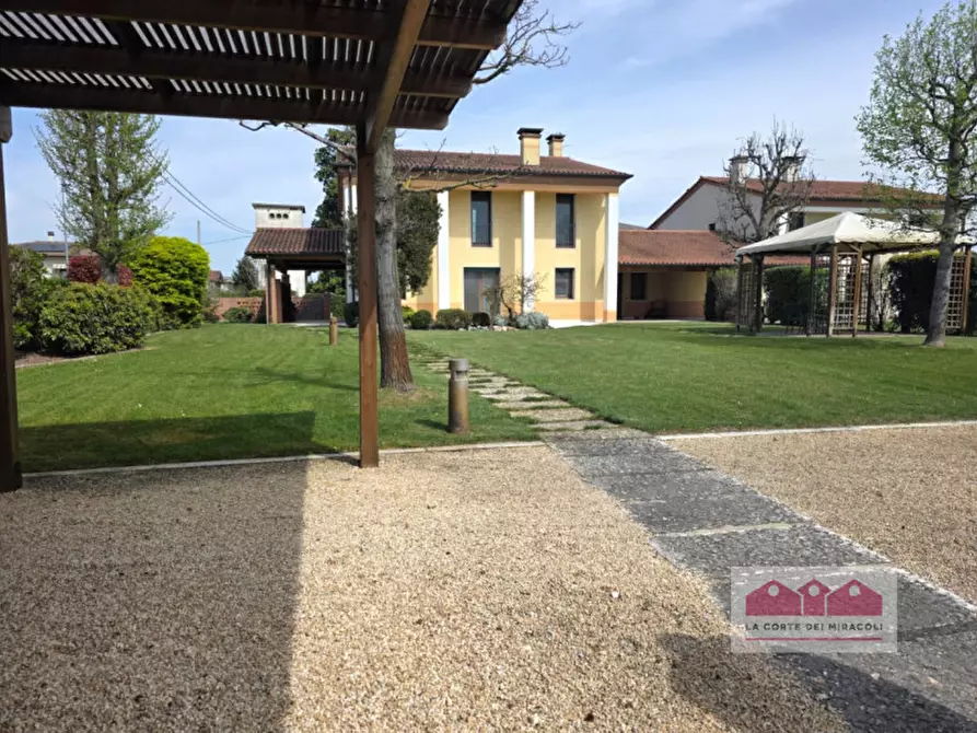 Immagine 2 di Casa bifamiliare in vendita  in Via Pasubio a Castegnero