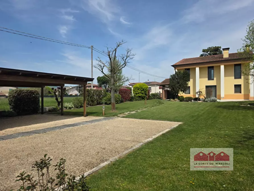 Immagine 3 di Casa bifamiliare in vendita  in Via Pasubio a Castegnero