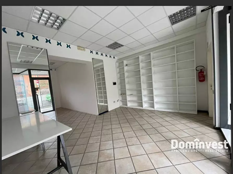 Immagine 4 di Negozio in vendita  a Capalbio