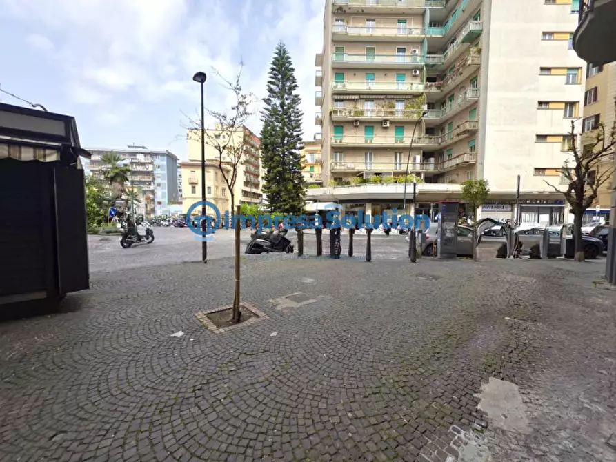 Immagine 3 di Negozio in affitto  in Piazza Cosimo Fanzago a Napoli
