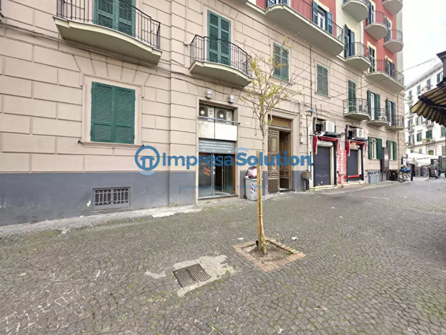 Immagine 4 di Negozio in affitto  in Piazza Cosimo Fanzago a Napoli