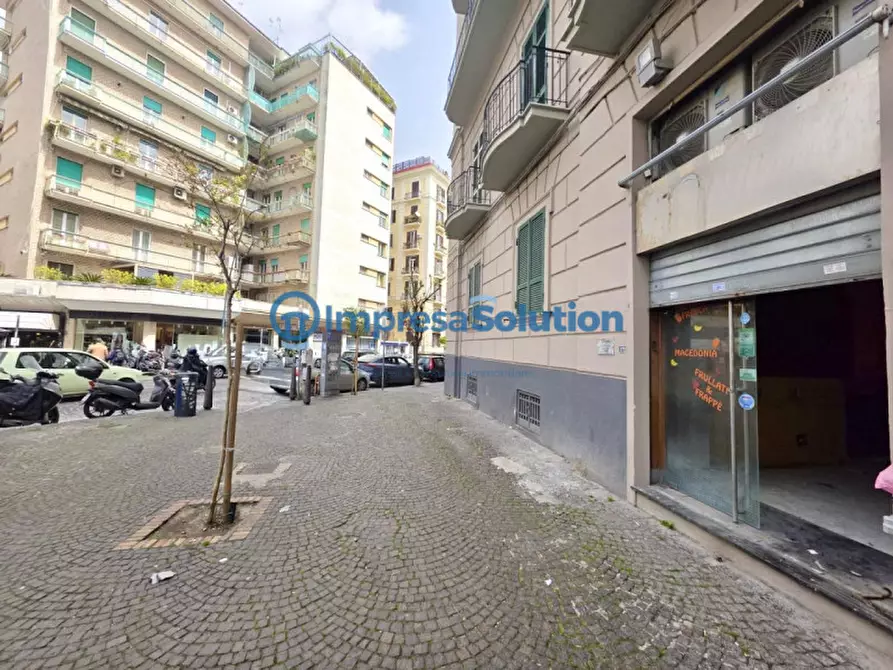 Immagine 5 di Negozio in affitto  in Piazza Cosimo Fanzago a Napoli