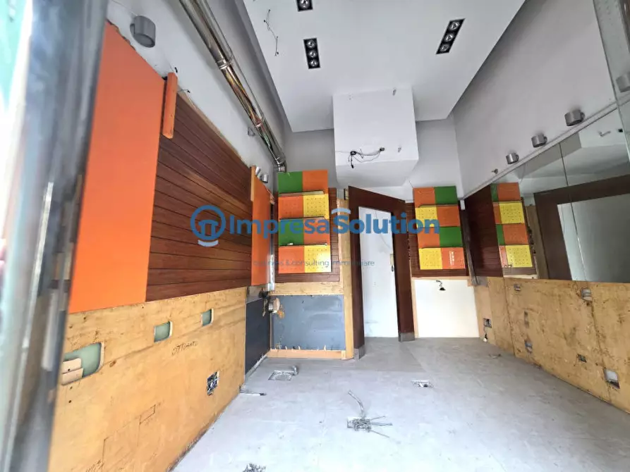 Immagine 6 di Negozio in affitto  in Piazza Cosimo Fanzago a Napoli