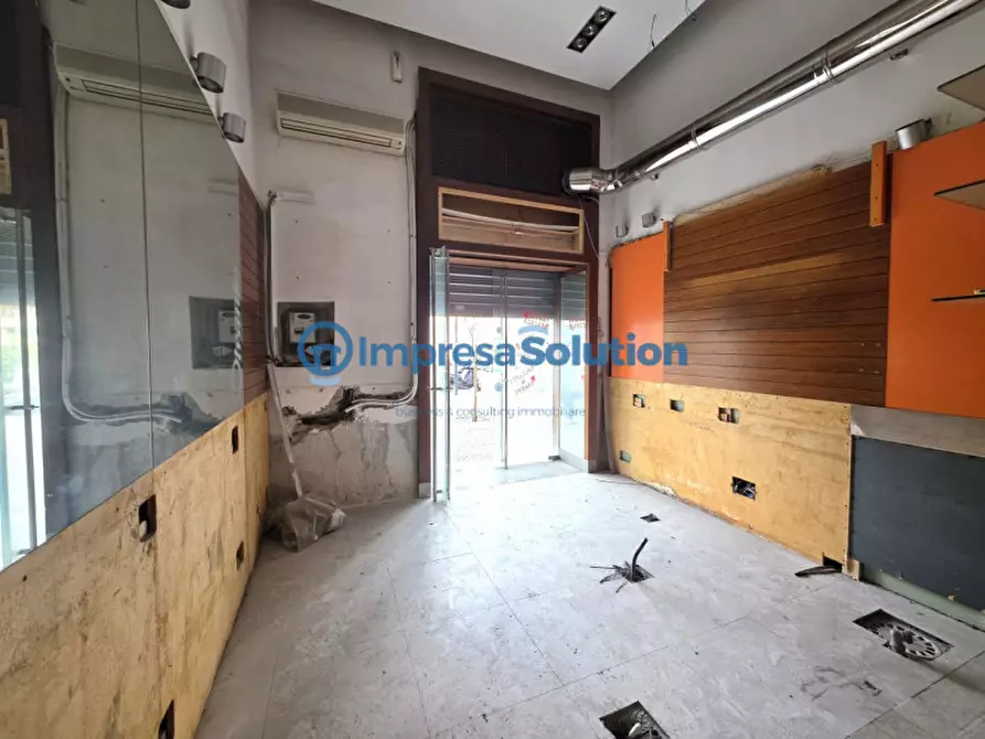 Immagine 7 di Negozio in affitto  in Piazza Cosimo Fanzago a Napoli