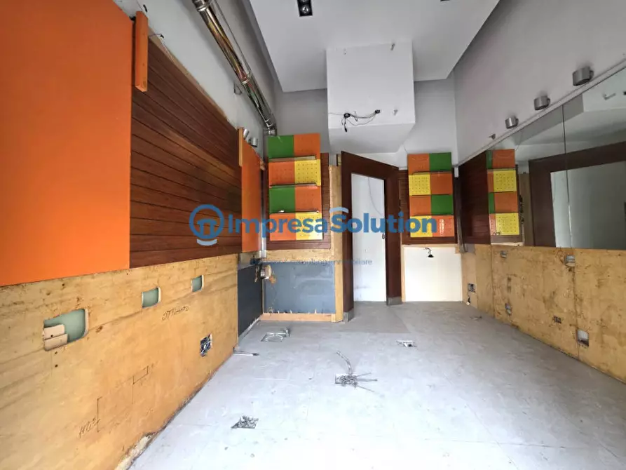 Immagine 8 di Negozio in affitto  in Piazza Cosimo Fanzago a Napoli