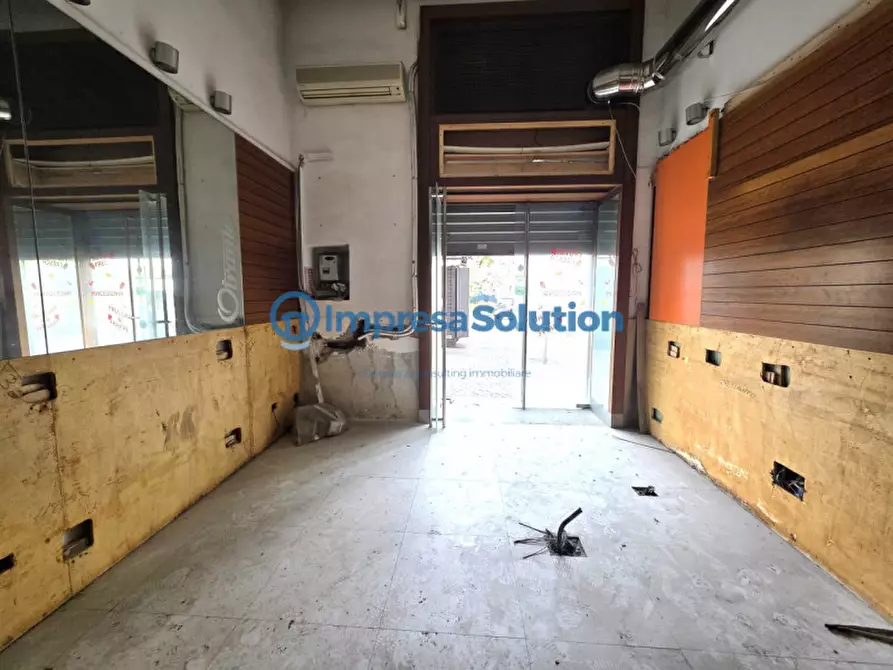 Immagine 9 di Negozio in affitto  in Piazza Cosimo Fanzago a Napoli