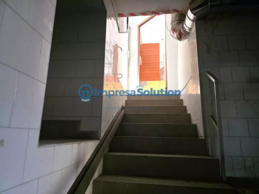 Immagine 10 di Negozio in affitto  in Piazza Cosimo Fanzago a Napoli