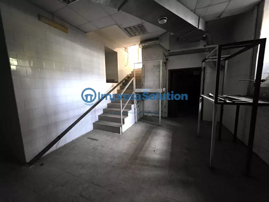 Immagine 13 di Negozio in affitto  in Piazza Cosimo Fanzago a Napoli