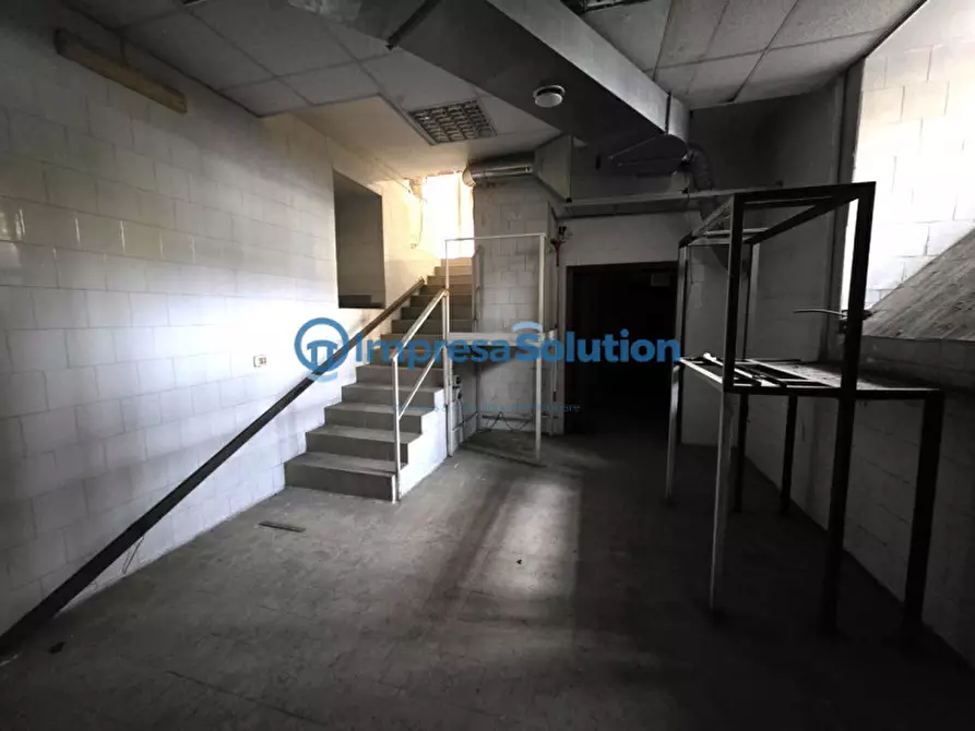 Immagine 14 di Negozio in affitto  in Piazza Cosimo Fanzago a Napoli