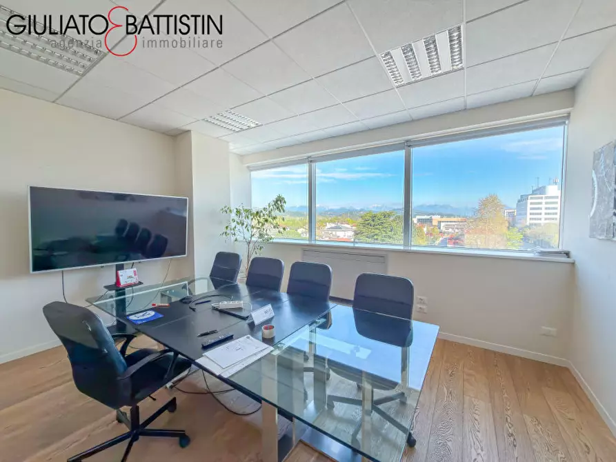 Immagine 1 di Ufficio in vendita  in Via Enrico Fermi a Vicenza