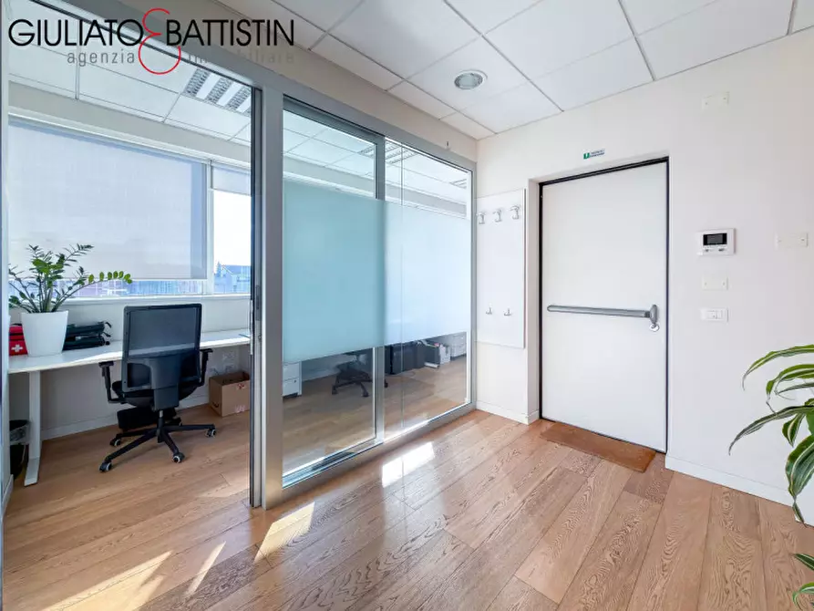 Immagine 2 di Ufficio in vendita  in Via Enrico Fermi a Vicenza