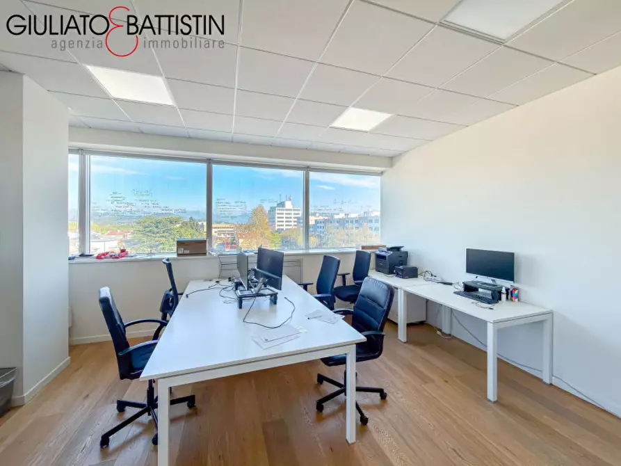 Immagine 5 di Ufficio in vendita  in Via Enrico Fermi a Vicenza