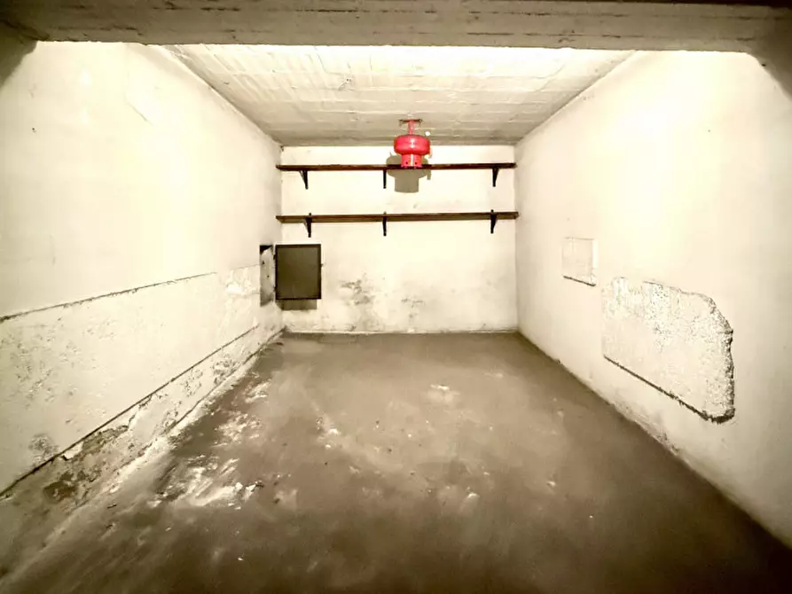 Immagine 1 di Garage in vendita  a Bologna