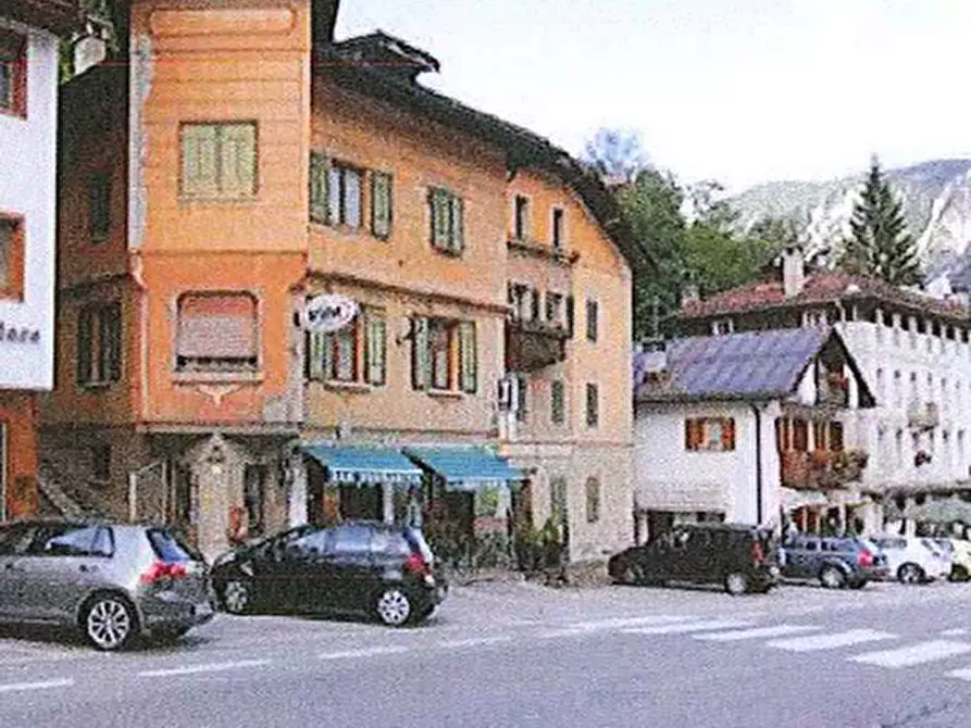 Immagine 2 di Negozio in vendita  in Via Roma a Val Di Zoldo