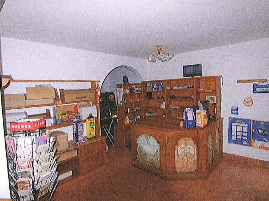 Immagine 3 di Negozio in vendita  in Via Roma a Val Di Zoldo