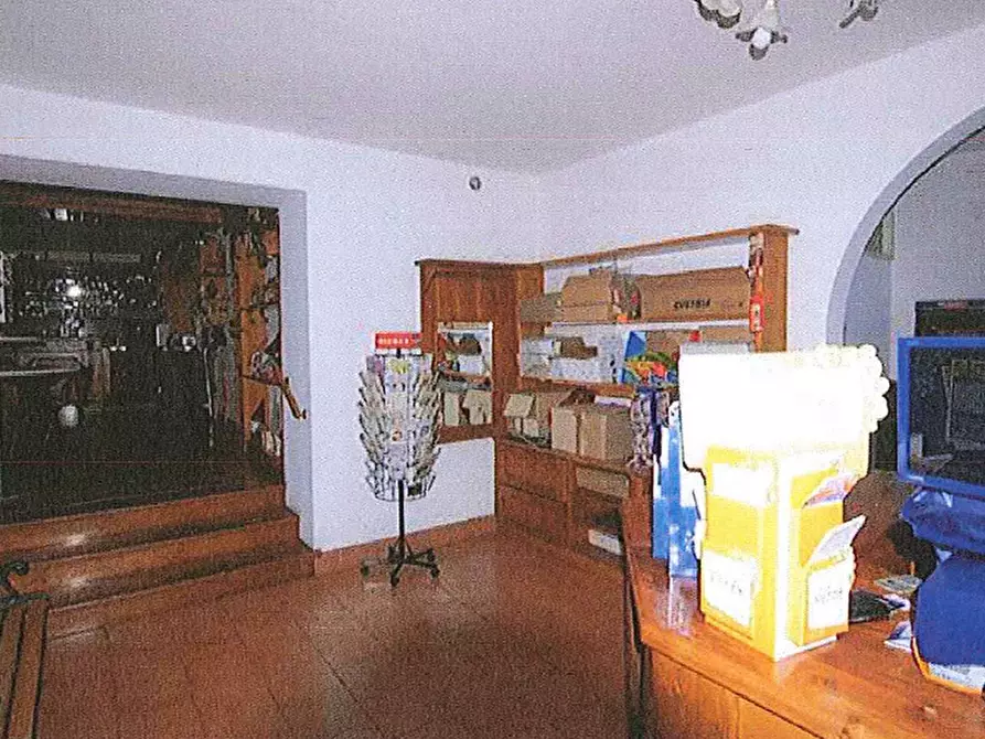 Immagine 4 di Negozio in vendita  in Via Roma a Val Di Zoldo