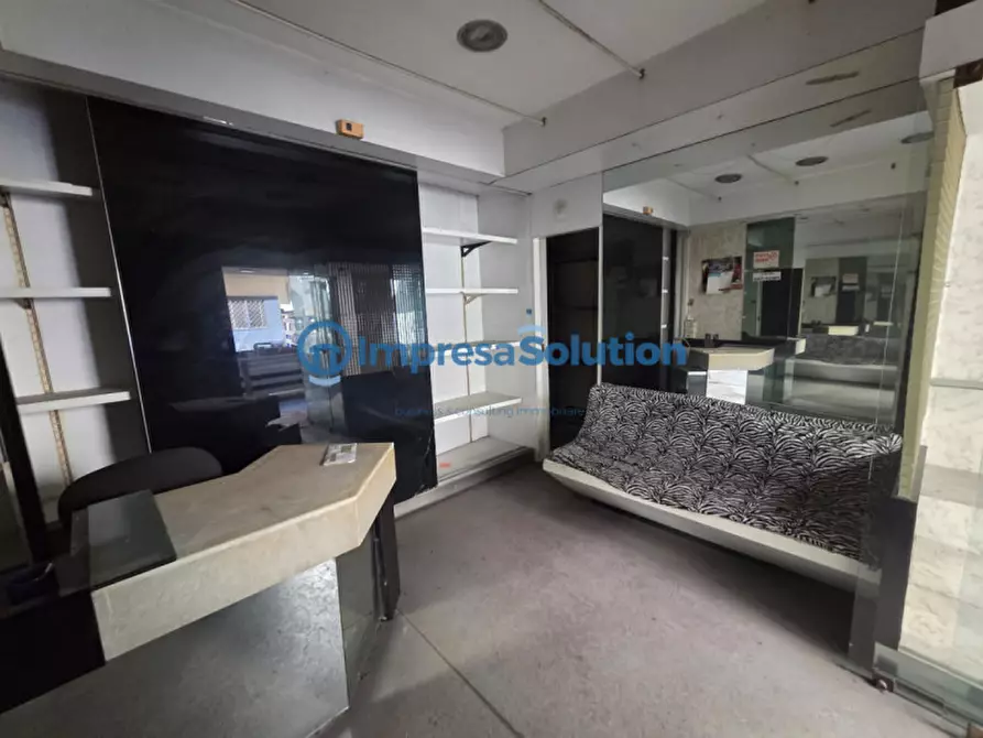 Immagine 5 di Negozio in vendita  in Via Matteo Renato Imbriani a Napoli