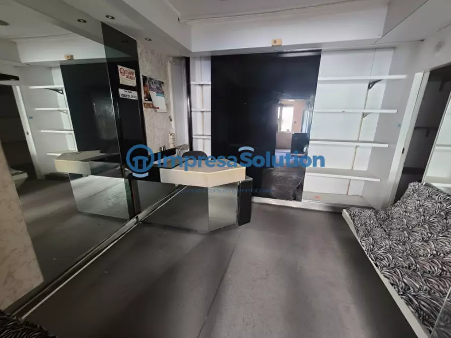 Immagine 7 di Negozio in vendita  in Via Matteo Renato Imbriani a Napoli