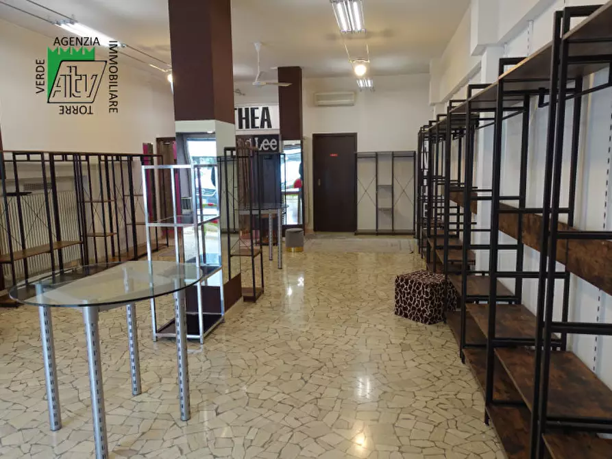 Immagine 5 di Negozio in affitto  in Mezzolombardo via Arturo de Varda a Mezzolombardo