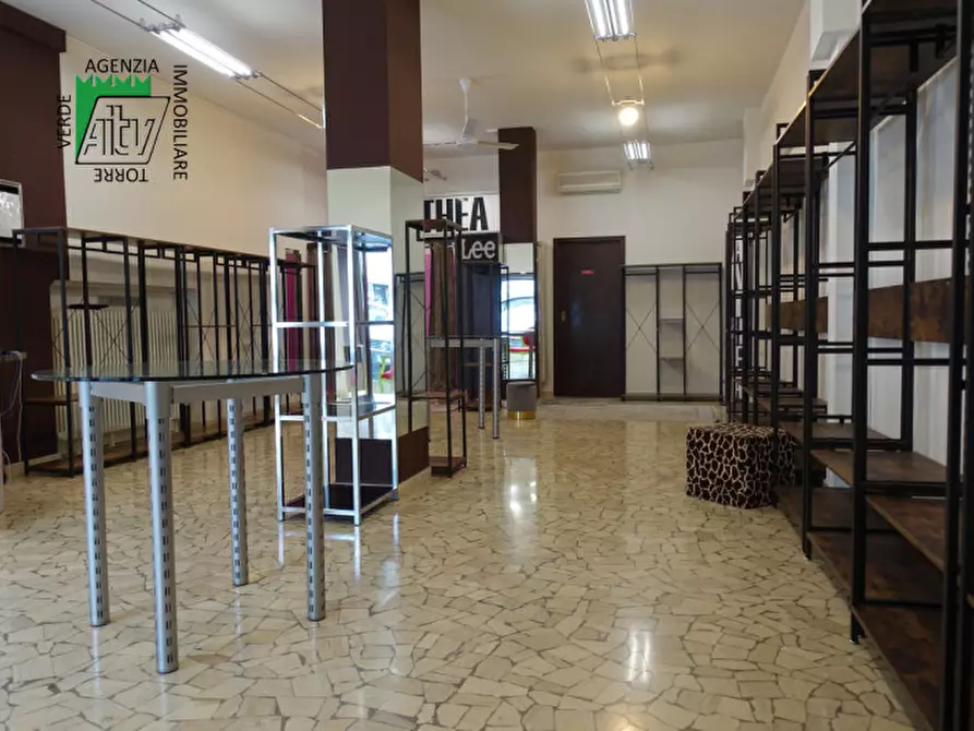 Immagine 6 di Negozio in affitto  in Mezzolombardo via Arturo de Varda a Mezzolombardo