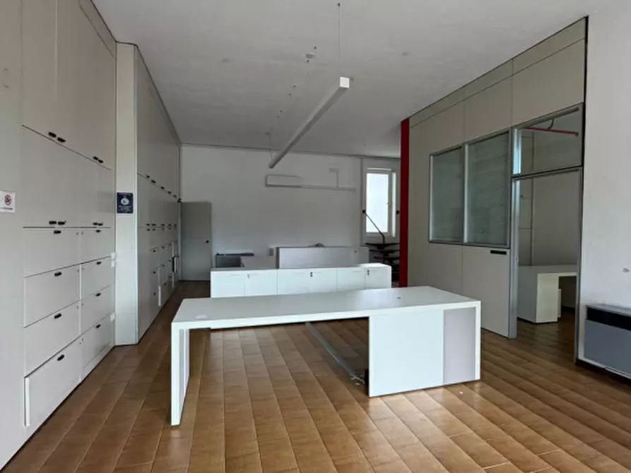 Immagine 8 di Negozio in affitto  in Via Castellana a Martellago
