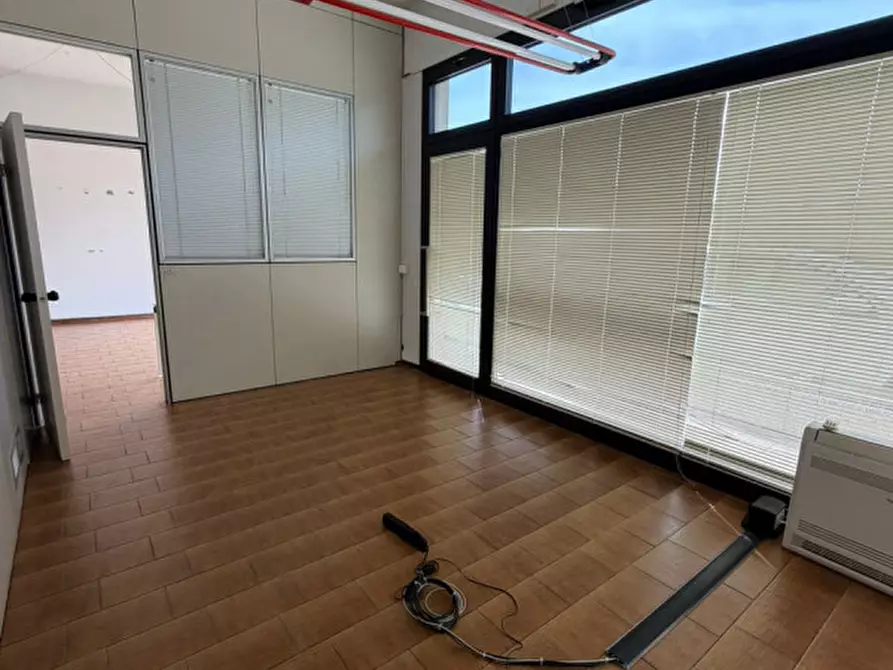 Immagine 11 di Negozio in affitto  in Via Castellana a Martellago