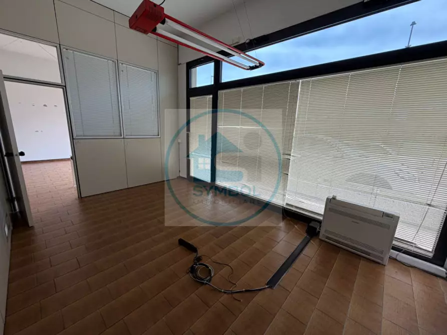 Immagine 12 di Negozio in affitto  in Via Castellana a Martellago