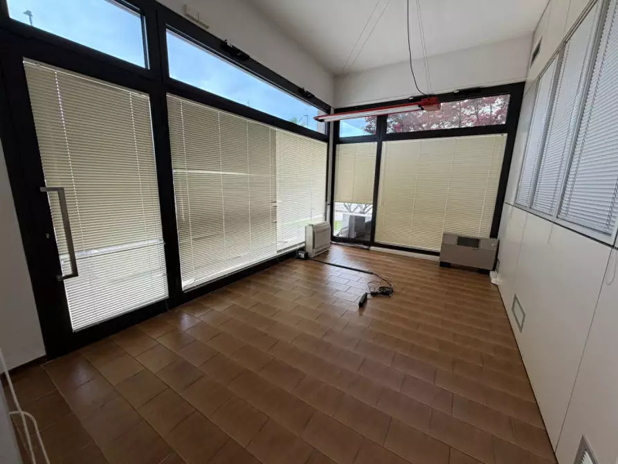 Immagine 13 di Negozio in affitto  in Via Castellana a Martellago