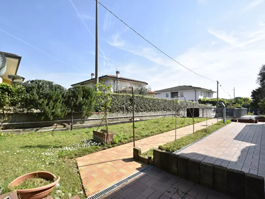Immagine 2 di Casa bifamiliare in vendita  in Via Palestro 9 a Bussolengo