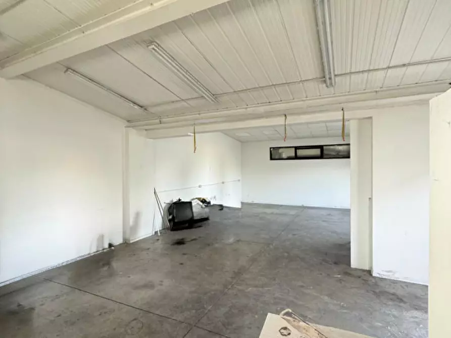 Immagine 4 di Magazzino in affitto  in via Giulio Braga a Prato