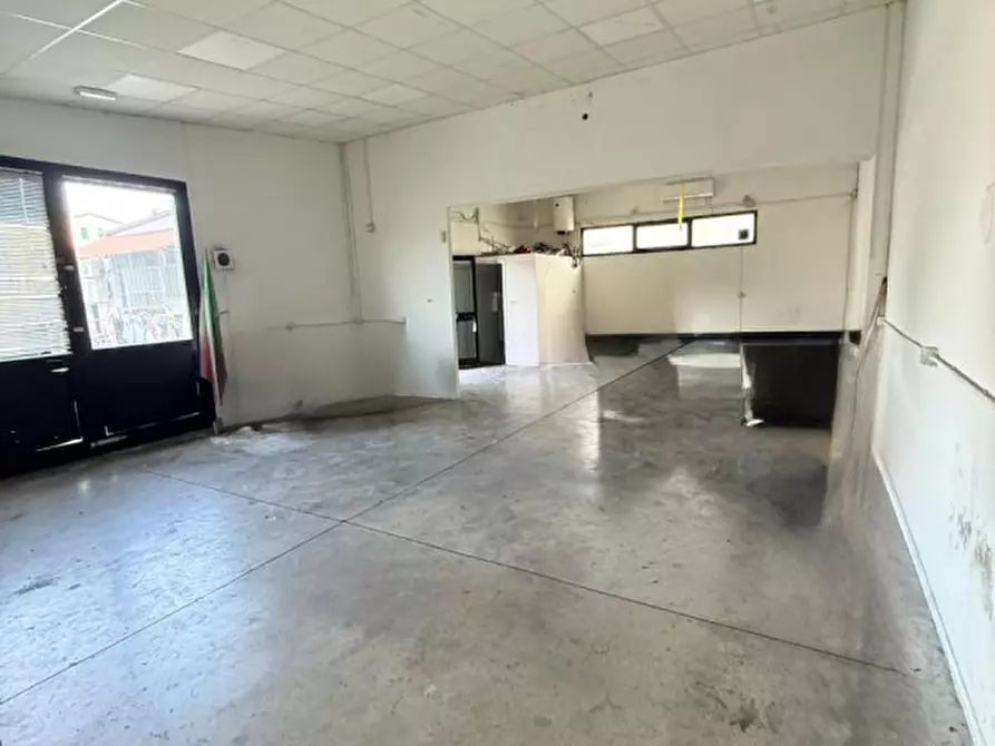 Immagine 5 di Magazzino in affitto  in via Giulio Braga a Prato