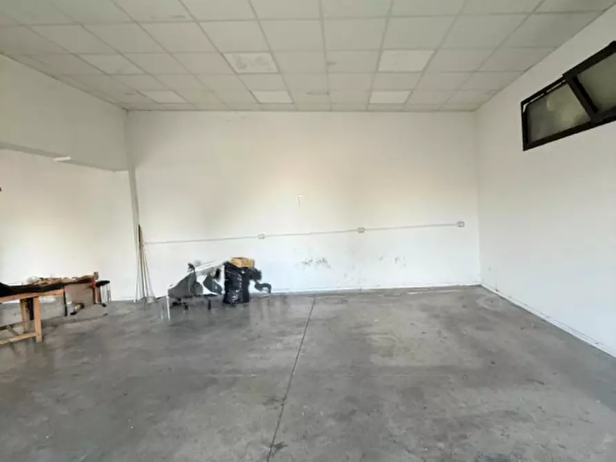 Immagine 9 di Magazzino in affitto  in via Giulio Braga a Prato