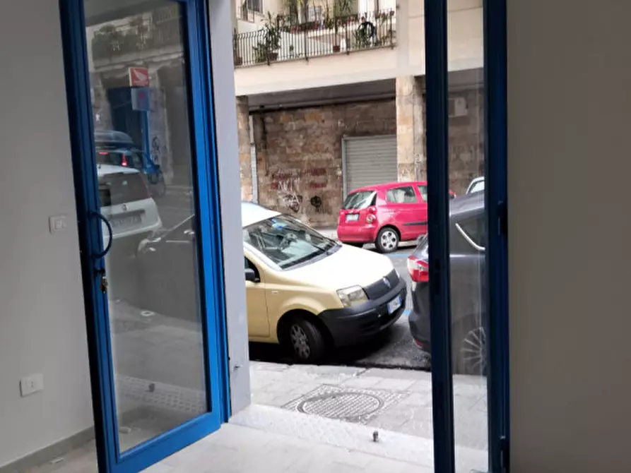 Immagine 1 di Negozio in affitto  in via giuseppe tropeano 17 a Napoli