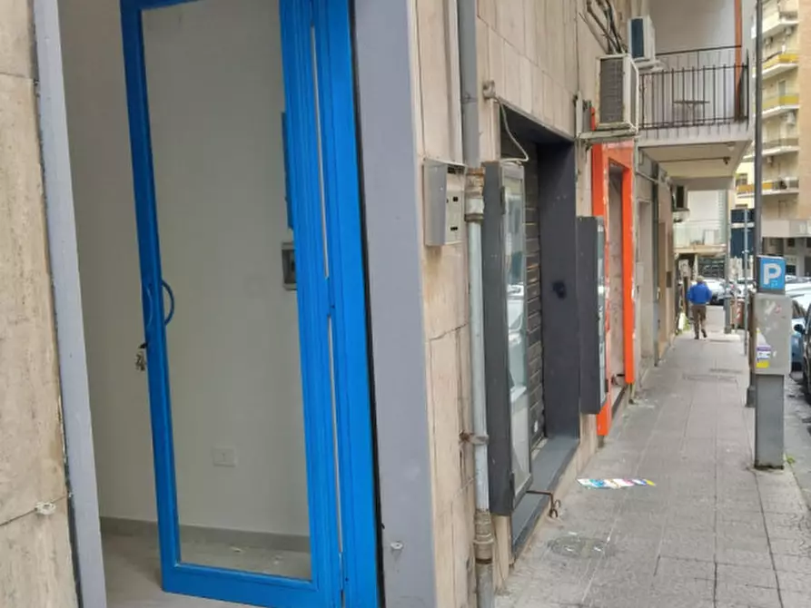 Immagine 4 di Negozio in affitto  in via giuseppe tropeano 17 a Napoli