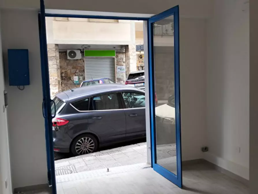 Immagine 7 di Negozio in affitto  in via giuseppe tropeano 17 a Napoli