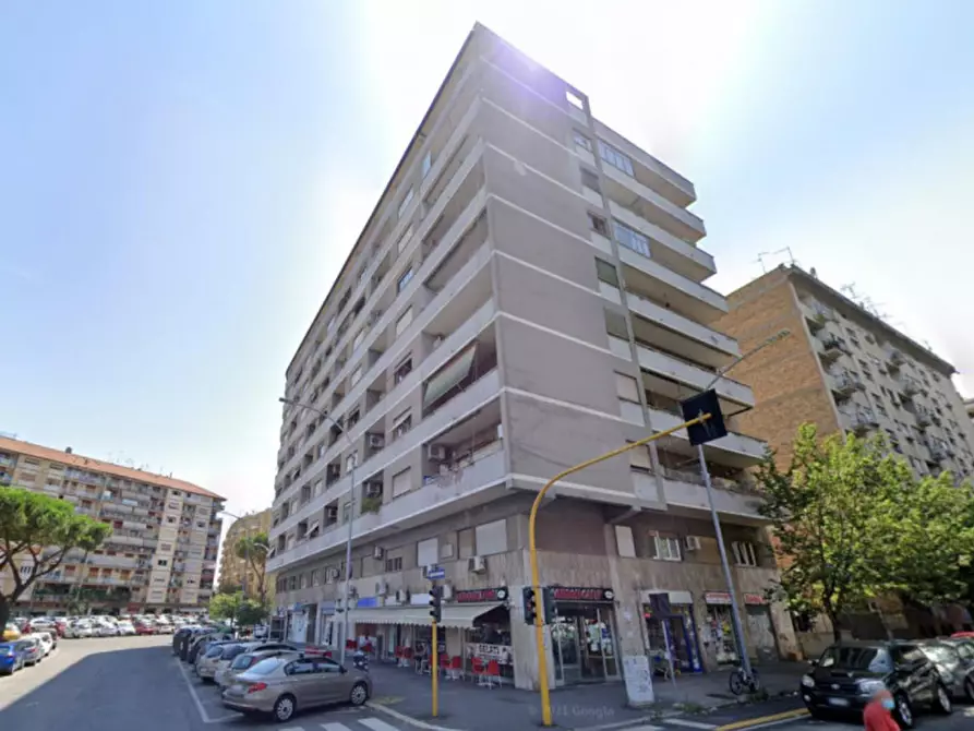 Immagine 3 di Appartamento in vendita  in Largo Irpinia, 48, 00177 Roma RM, Italia a Roma