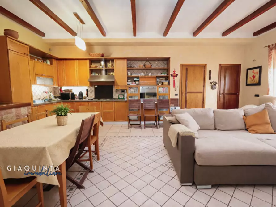 Immagine 2 di Appartamento in vendita  in Via Michele Amari n.02 a Palagonia