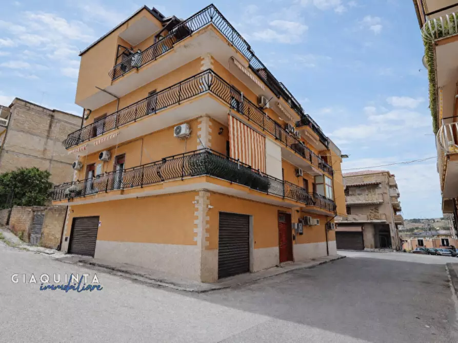 Immagine 3 di Appartamento in vendita  in Via Michele Amari n.02 a Palagonia