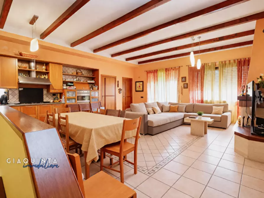 Immagine 10 di Appartamento in vendita  in Via Michele Amari n.02 a Palagonia